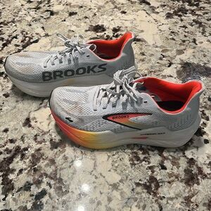 Brooks Hyperion Max Size 7